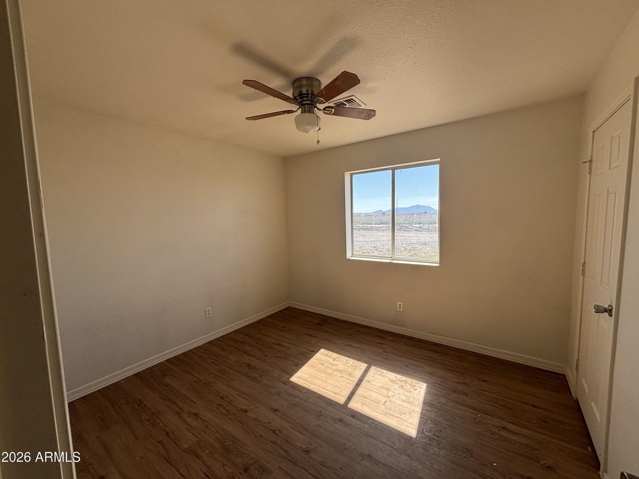 8828 E Malorie Ln - Photo 6 of 8