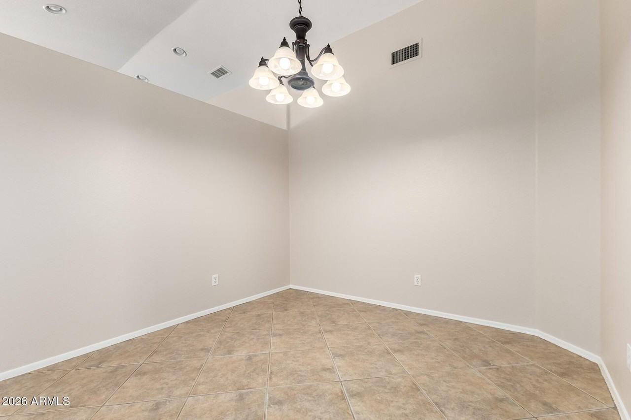 17537 W Wind Drift Ct - Photo 5 of 32