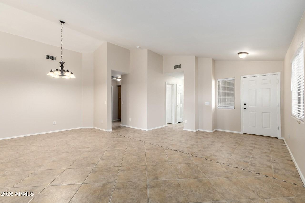 17537 W Wind Drift Ct - Photo 6 of 32