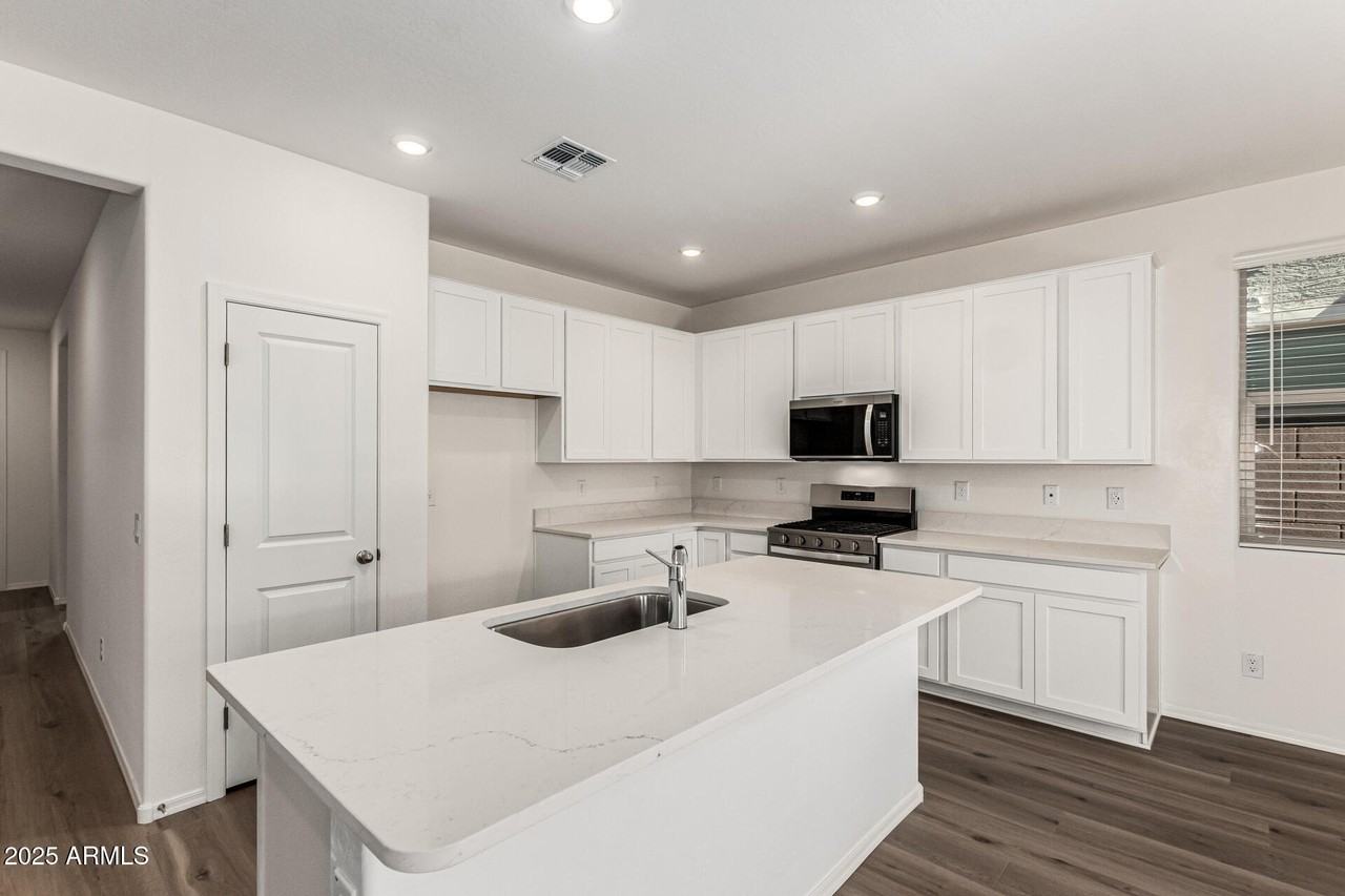 21135 E Arrowhead Trl - Photo 4 of 28