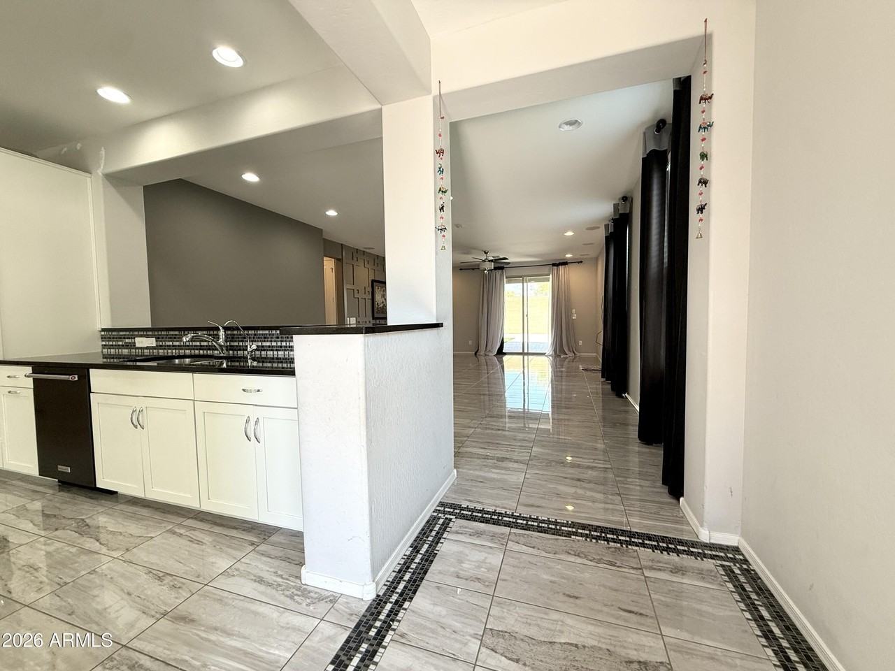 9464 W Fallen Leaf Ln - Photo 4 of 28