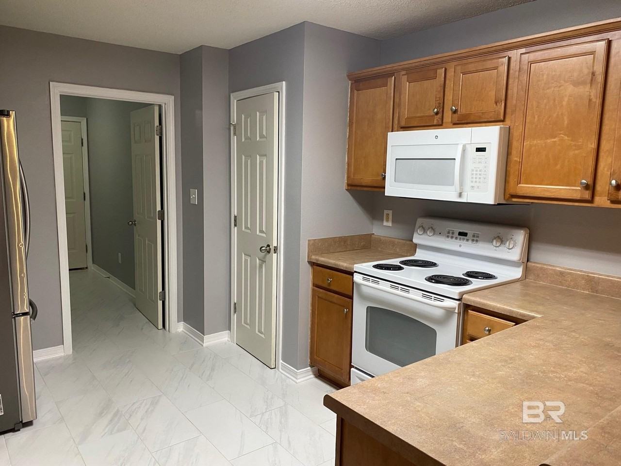 8068 Deerwood Dr - Photo 4 of 20