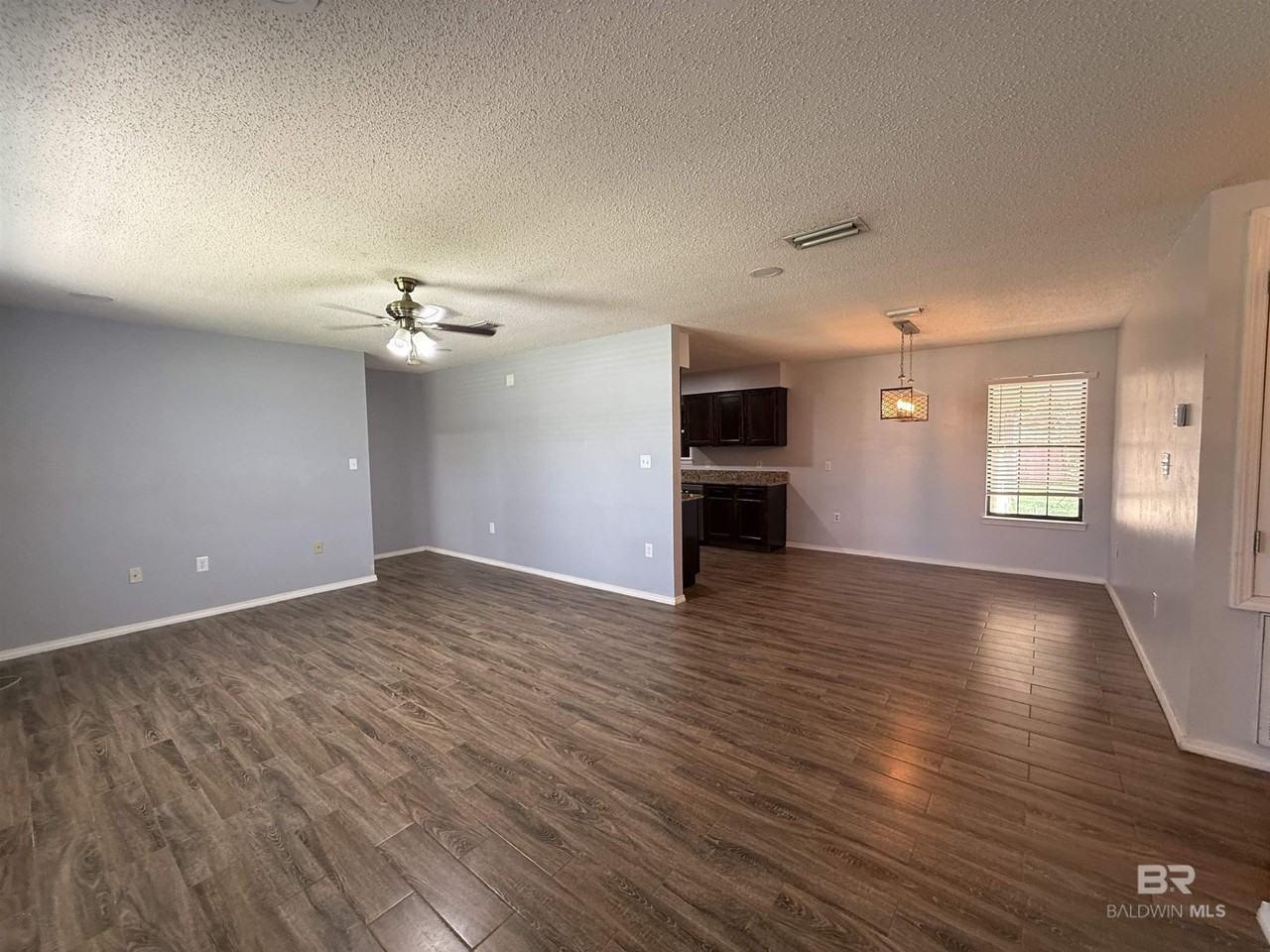 523 W Amanda Ave - Photo 2 of 17