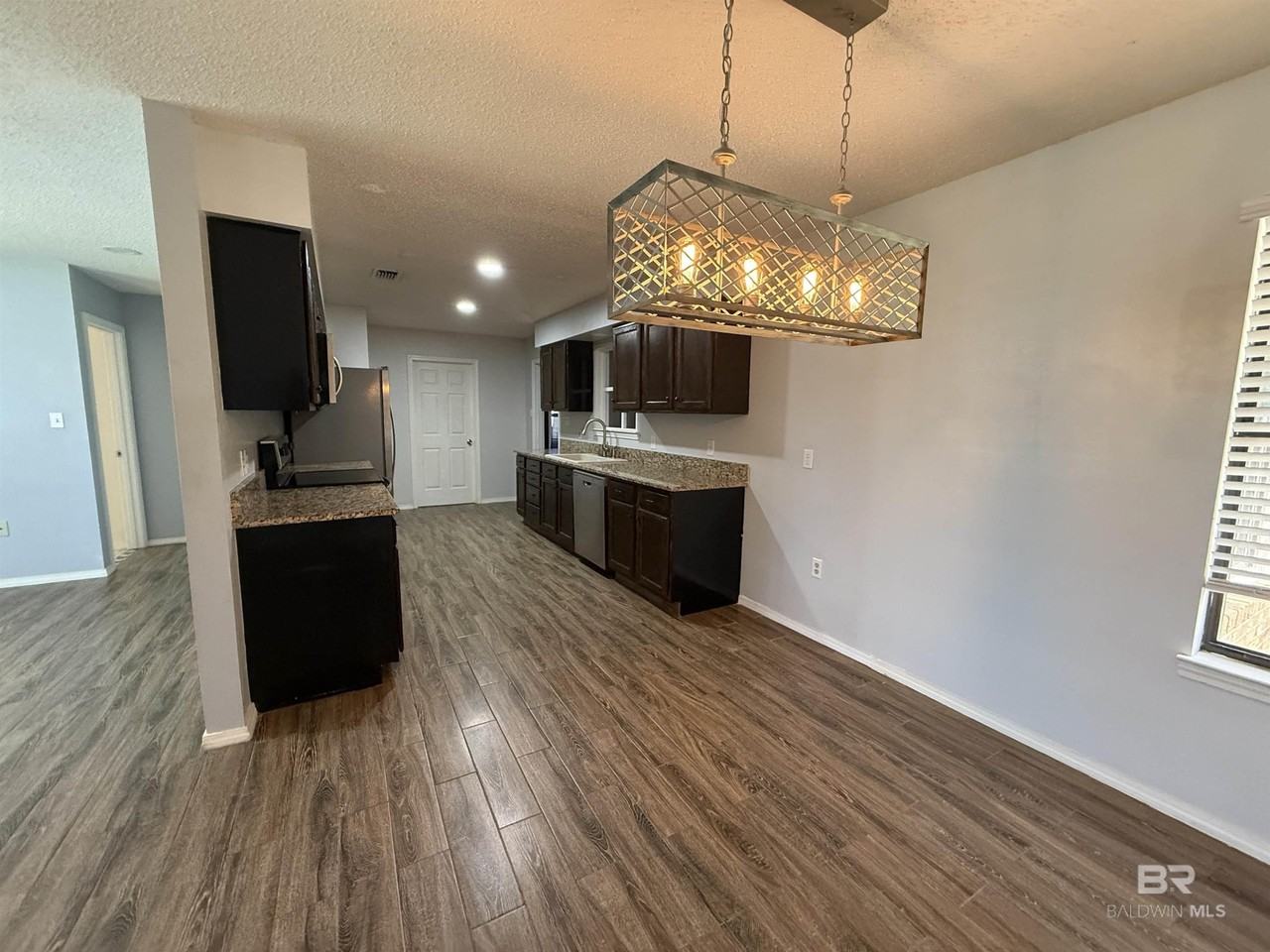 523 W Amanda Ave - Photo 3 of 17