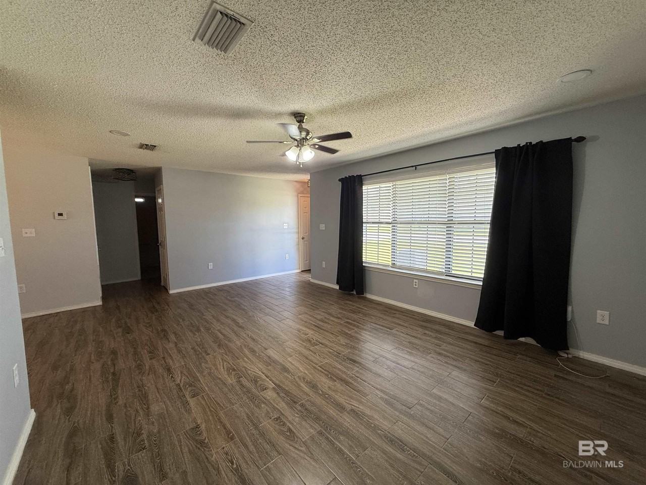 523 W Amanda Ave - Photo 4 of 17