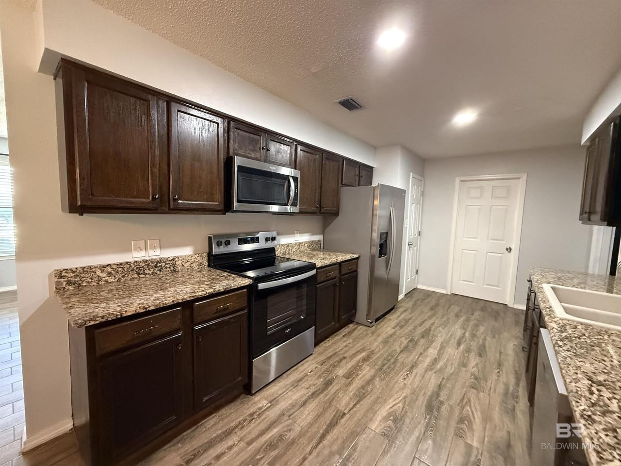 523 W Amanda Ave - Photo 5 of 17