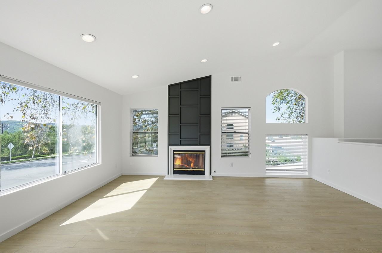 33 Risero Dr #1 - Photo 3 of 11