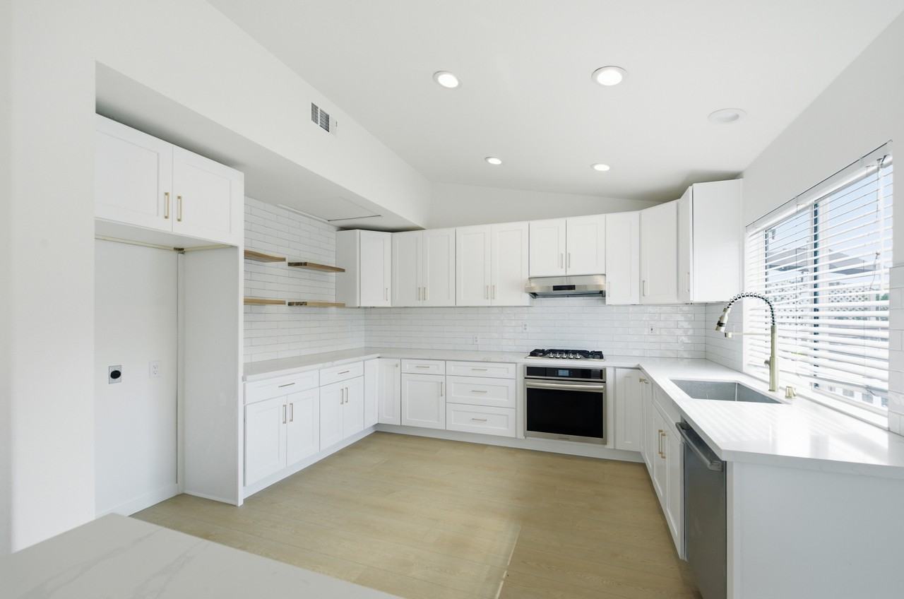 33 Risero Dr #1 - Photo 5 of 11