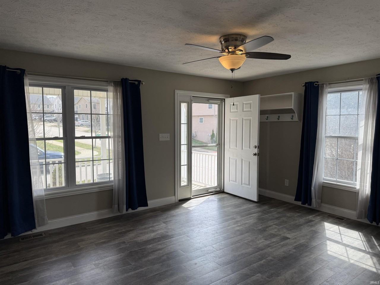 2320 S Samuel Ln - Photo 5 of 26