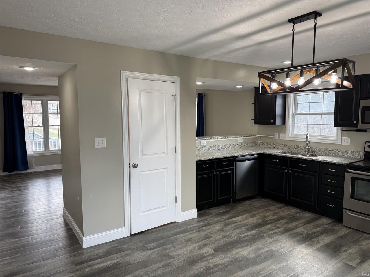 2320 S Samuel Ln - Photo 7 of 26