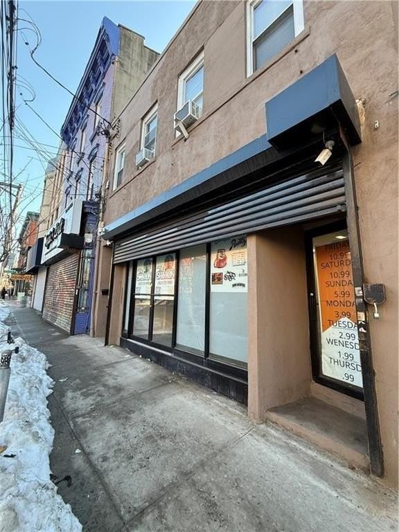 644 Bay St - Photo 2 of 5