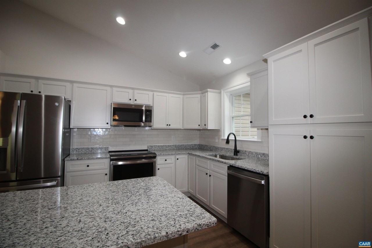 205 Lindburgh Dr - Photo 2 of 19