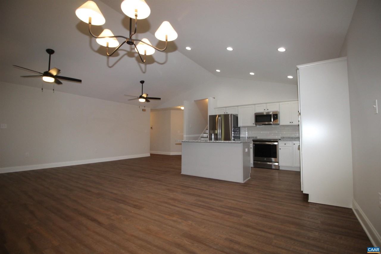 205 Lindburgh Dr - Photo 5 of 19