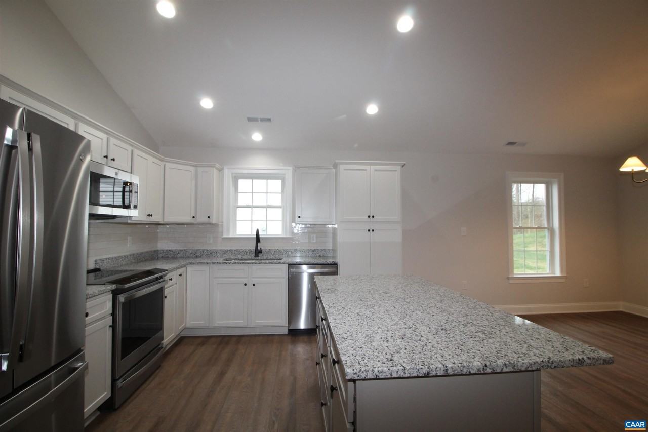 205 Lindburgh Dr - Photo 6 of 19