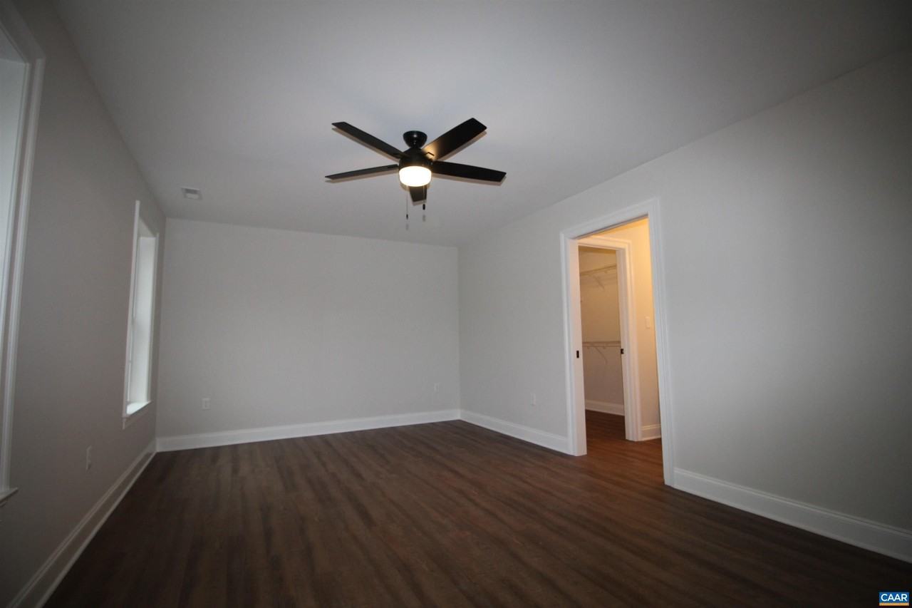 205 Lindburgh Dr - Photo 7 of 19