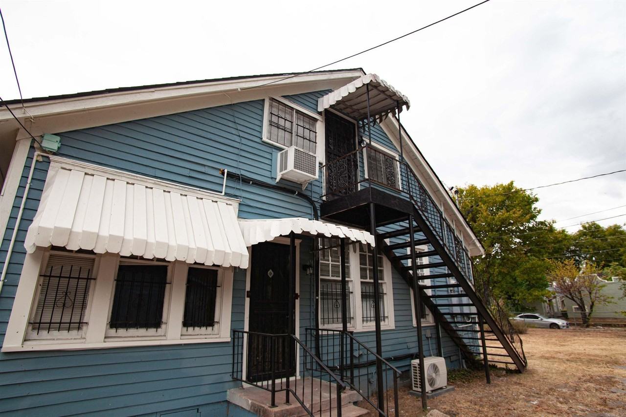 1320 S Battery St - Photo 2 of 8