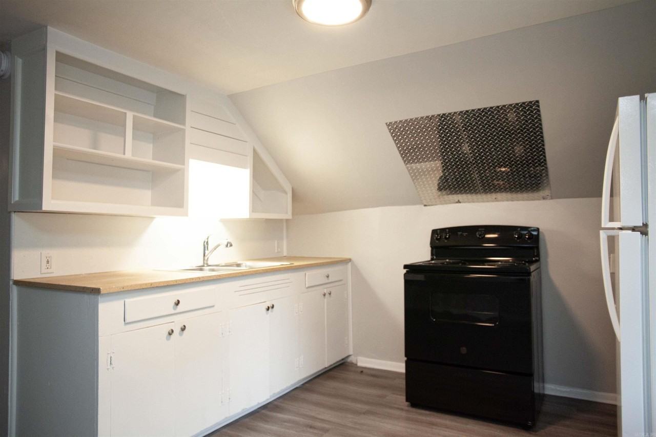 1320 S Battery St - Photo 4 of 8