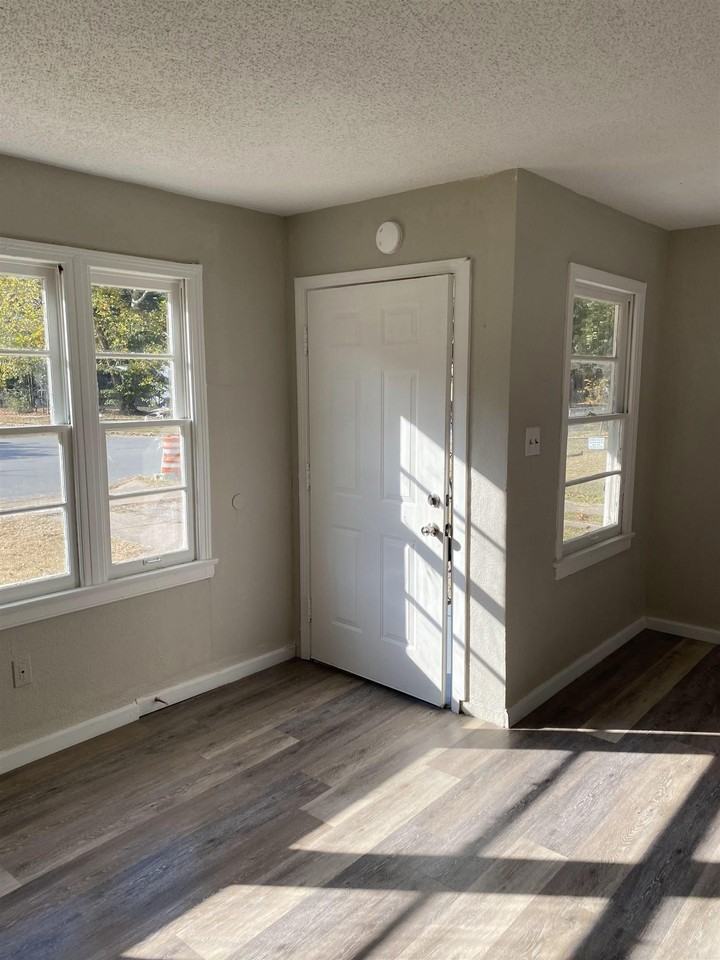 11 Shirley St - Photo 3 of 17