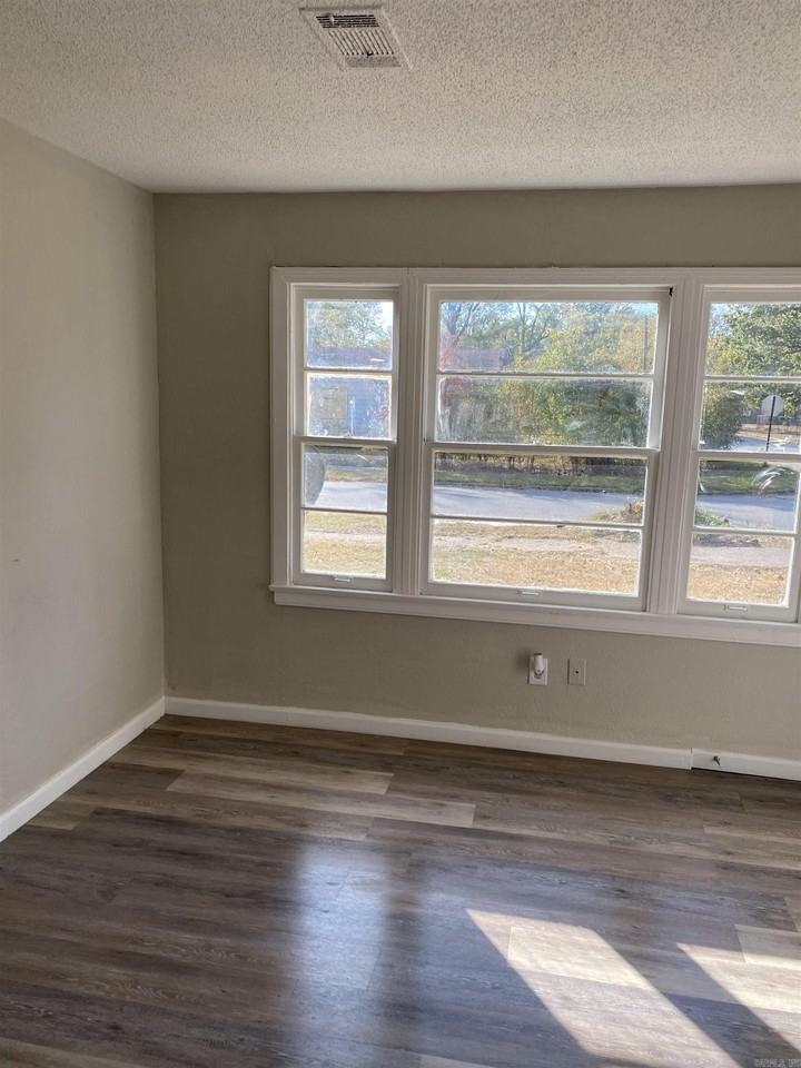 11 Shirley St - Photo 5 of 17