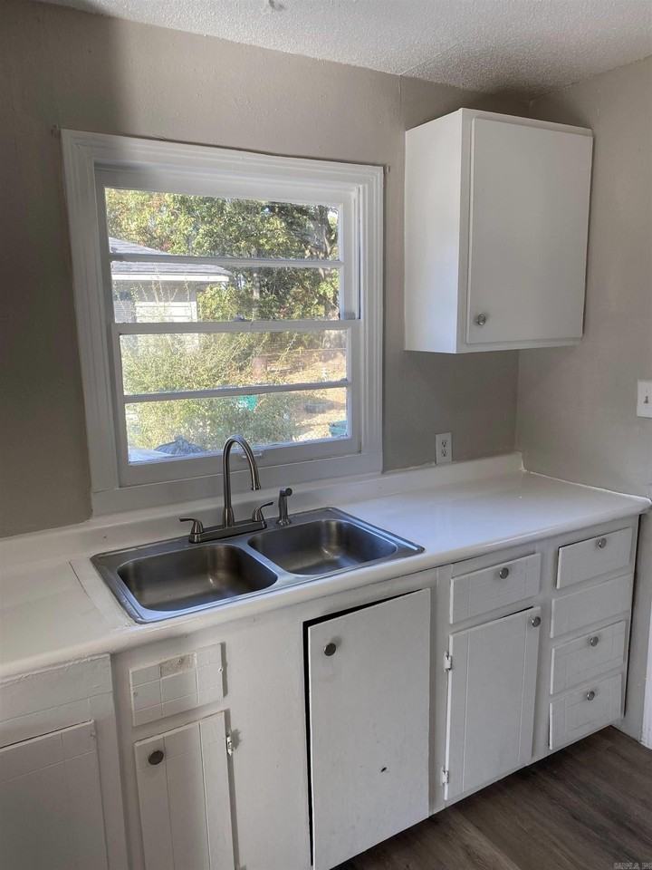 11 Shirley St - Photo 6 of 17