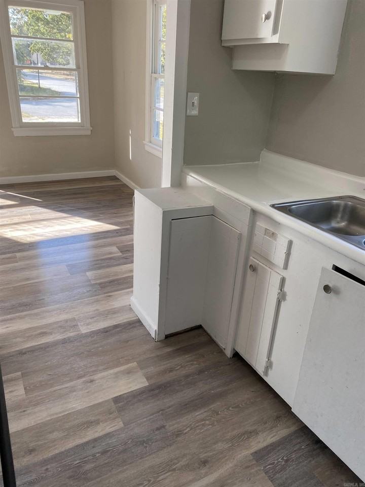 11 Shirley St - Photo 7 of 17