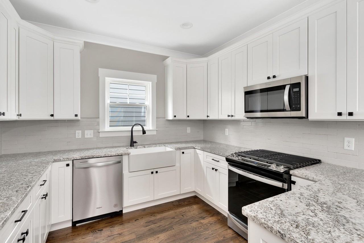 1317 Thomas Ave - Photo 5 of 44