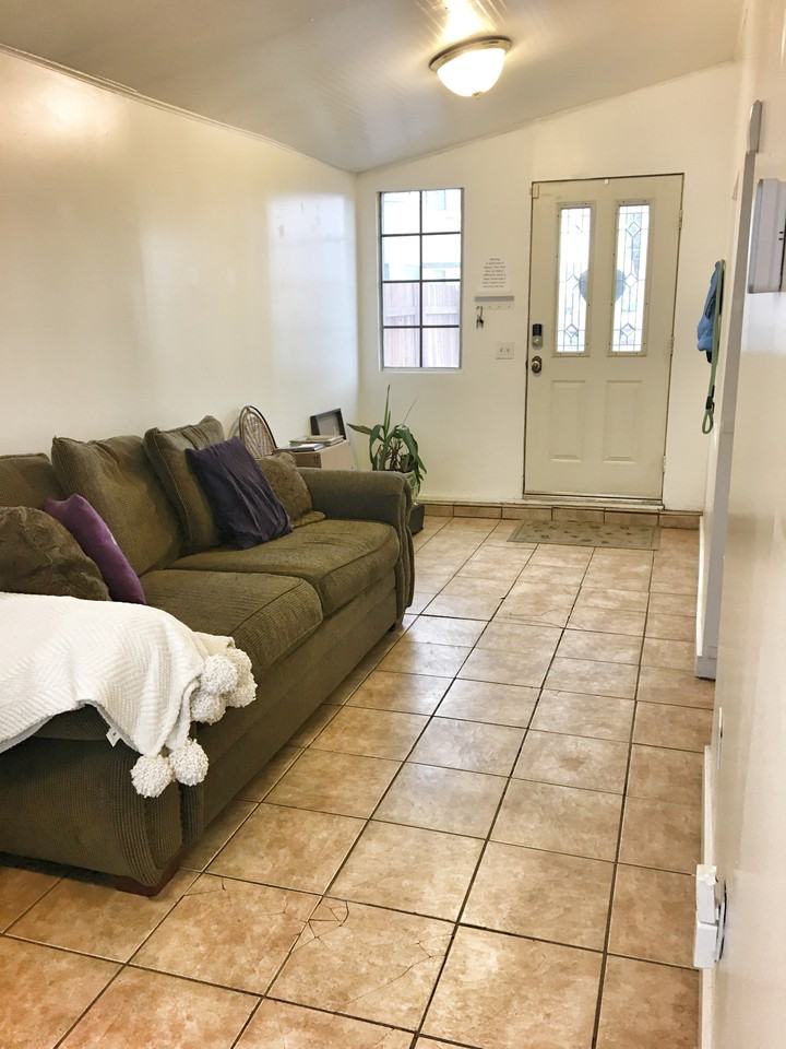 1038 W Columbia Ln #1038 - Photo 2 of 11