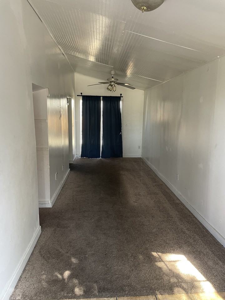 1038 W Columbia Ln #1038 - Photo 4 of 11