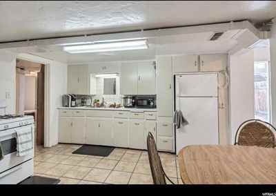 1038 W Columbia Ln #1038 - Photo 5 of 11