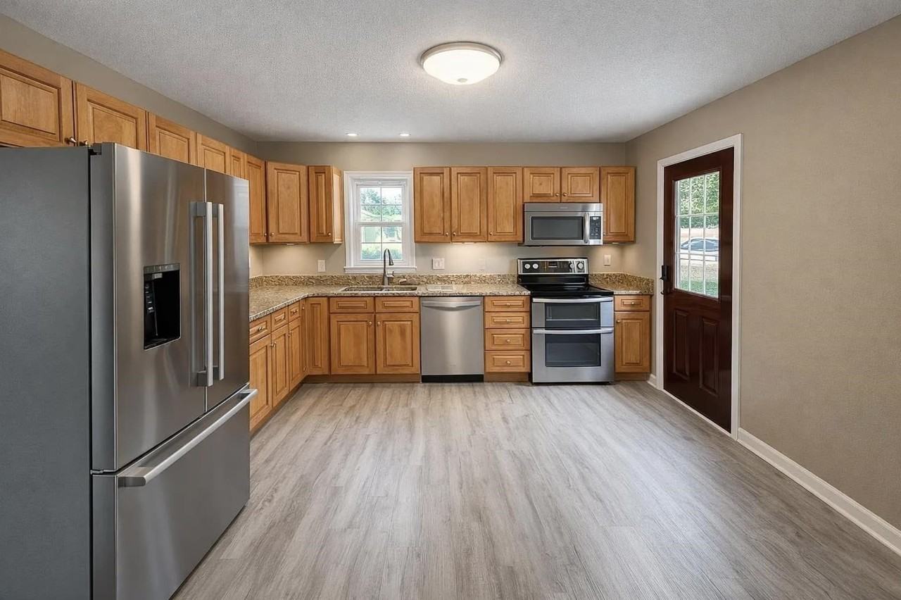 613 62nd Ave N - Photo 5 of 19