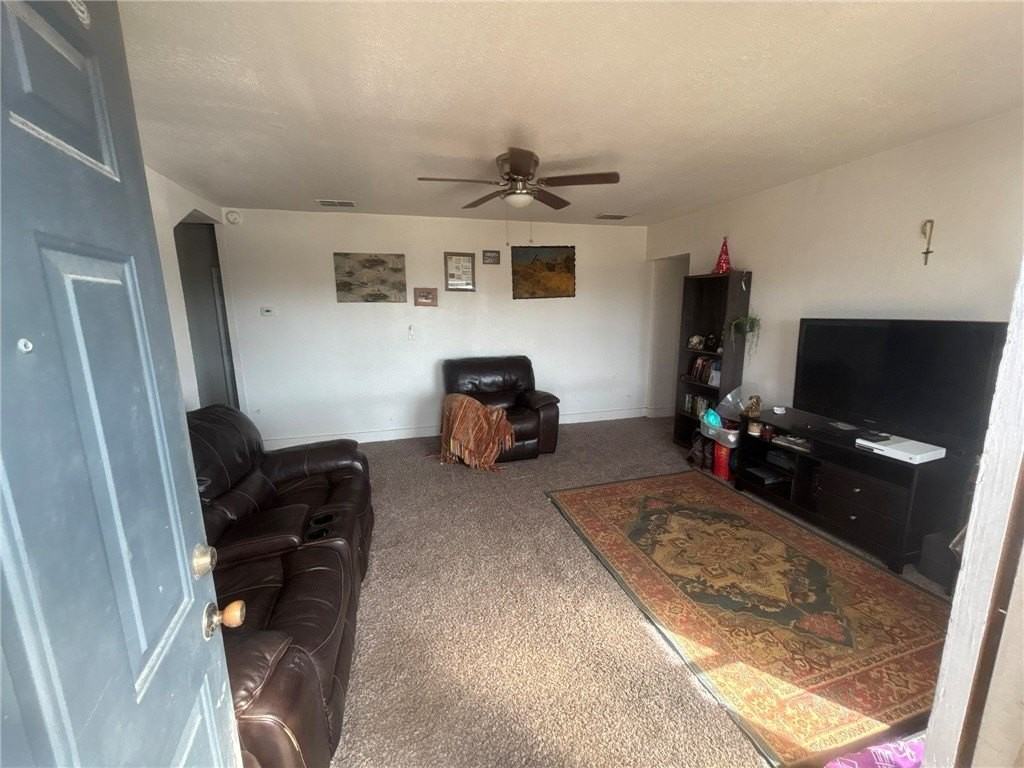 221 Commerce St Apt B - Photo 2 of 7