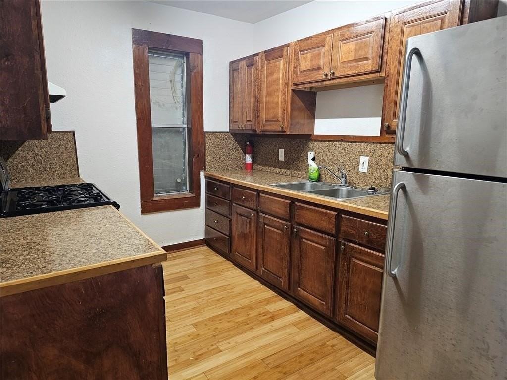 221 Commerce St Apt B - Photo 4 of 7