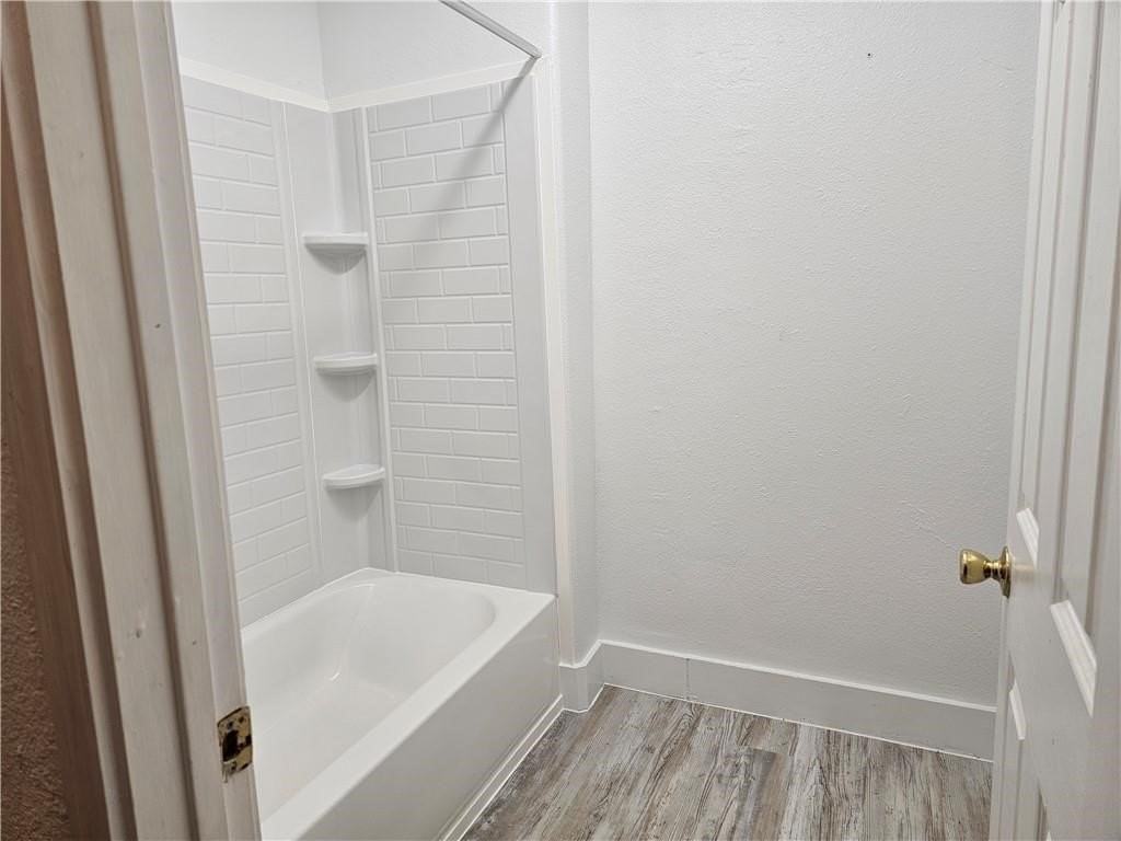 221 Commerce St Apt B - Photo 5 of 7