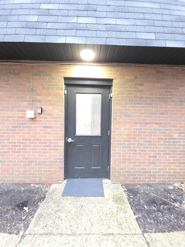 1170 Bryden Rd Apt D - Photo 4 of 15