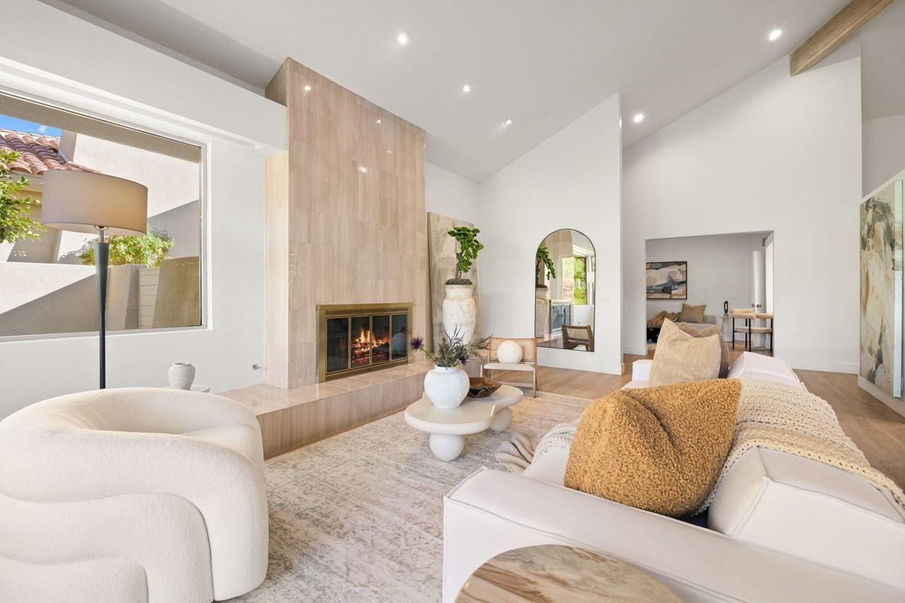 47 Kavenish Dr - Photo 3 of 50