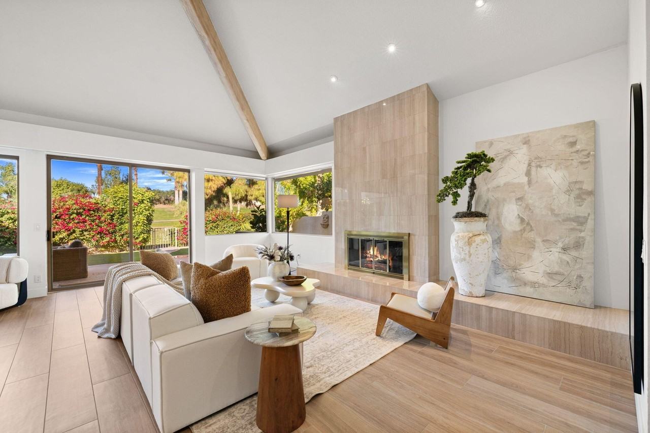 47 Kavenish Dr - Photo 4 of 50