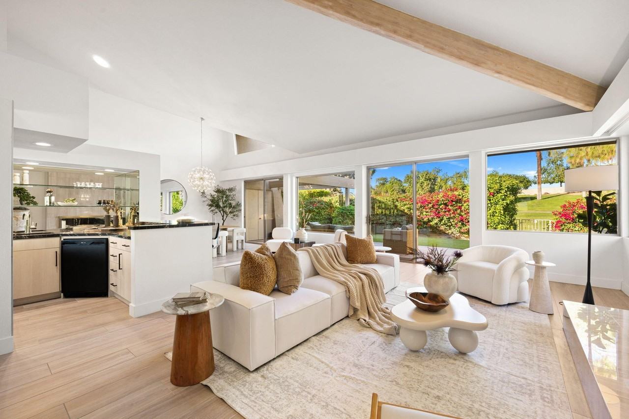 47 Kavenish Dr - Photo 5 of 50