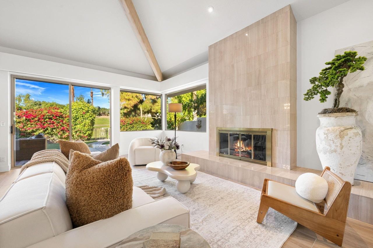 47 Kavenish Dr - Photo 6 of 50