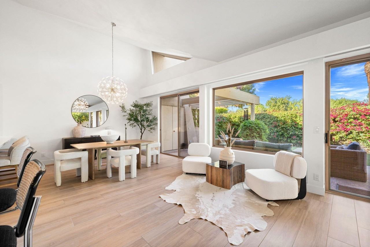 47 Kavenish Dr - Photo 7 of 50