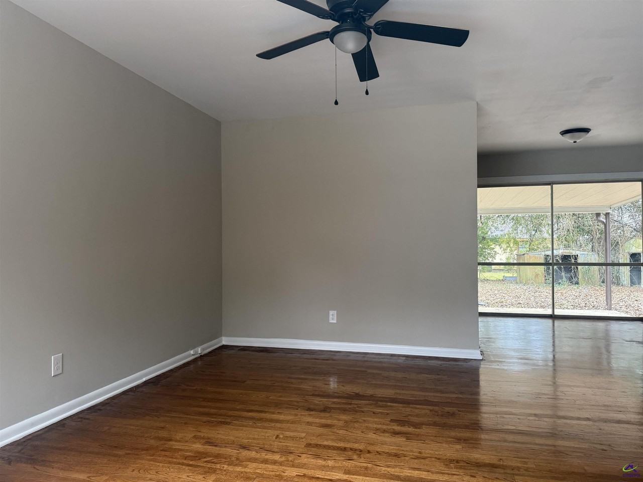 417 Willow Ave - Photo 4 of 12