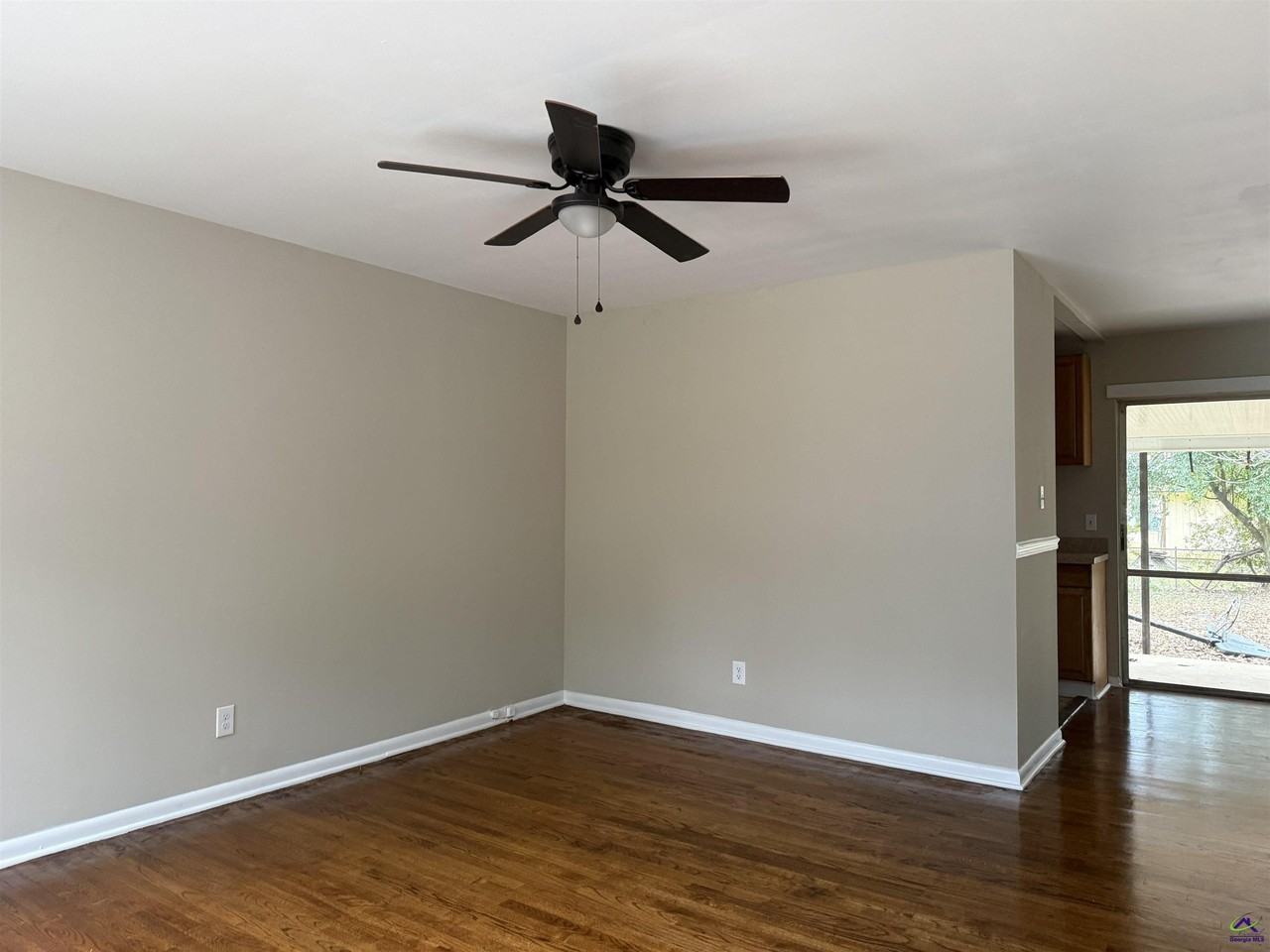 417 Willow Ave - Photo 5 of 12