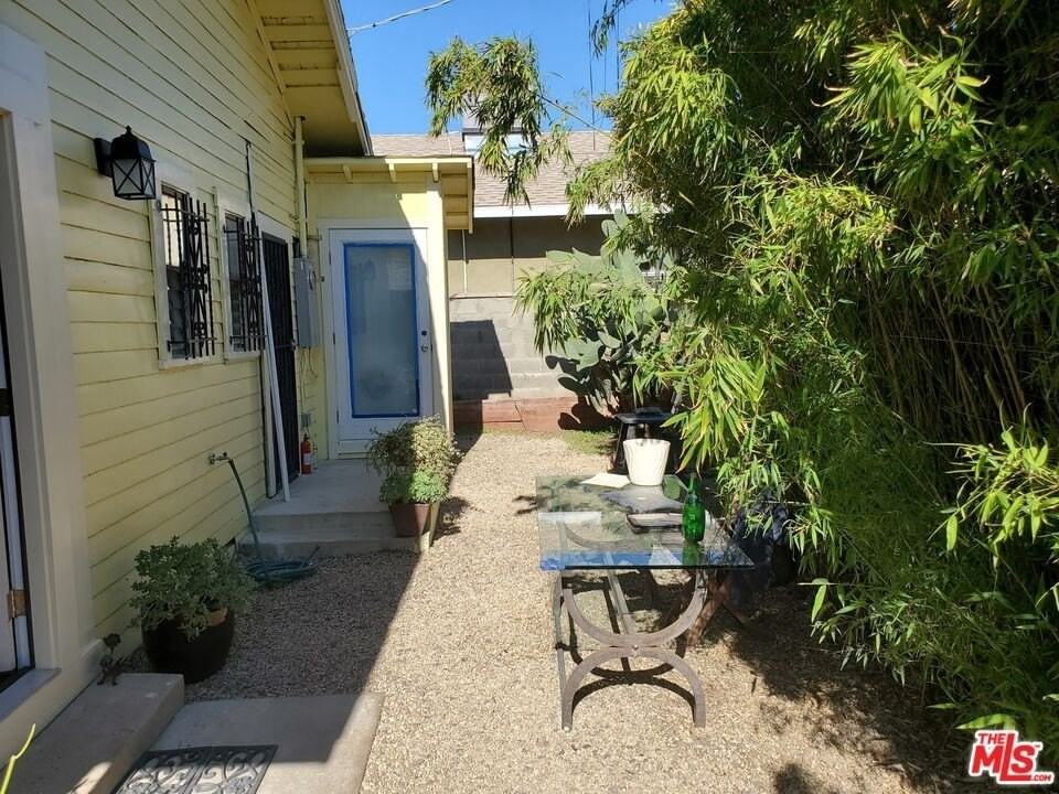 2666 Cimarron St - Photo 4 of 26