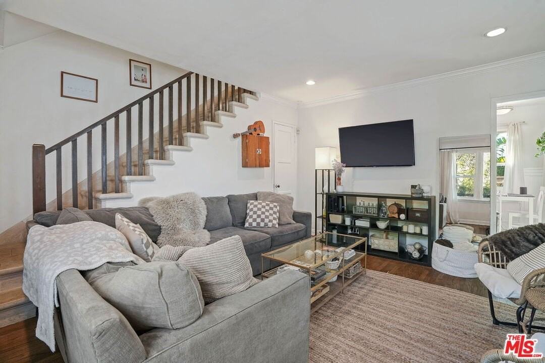 1760 18th St Apt B - Photo 2 of 9