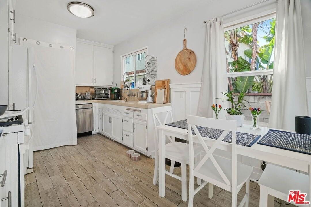 1760 18th St Apt B - Photo 4 of 9