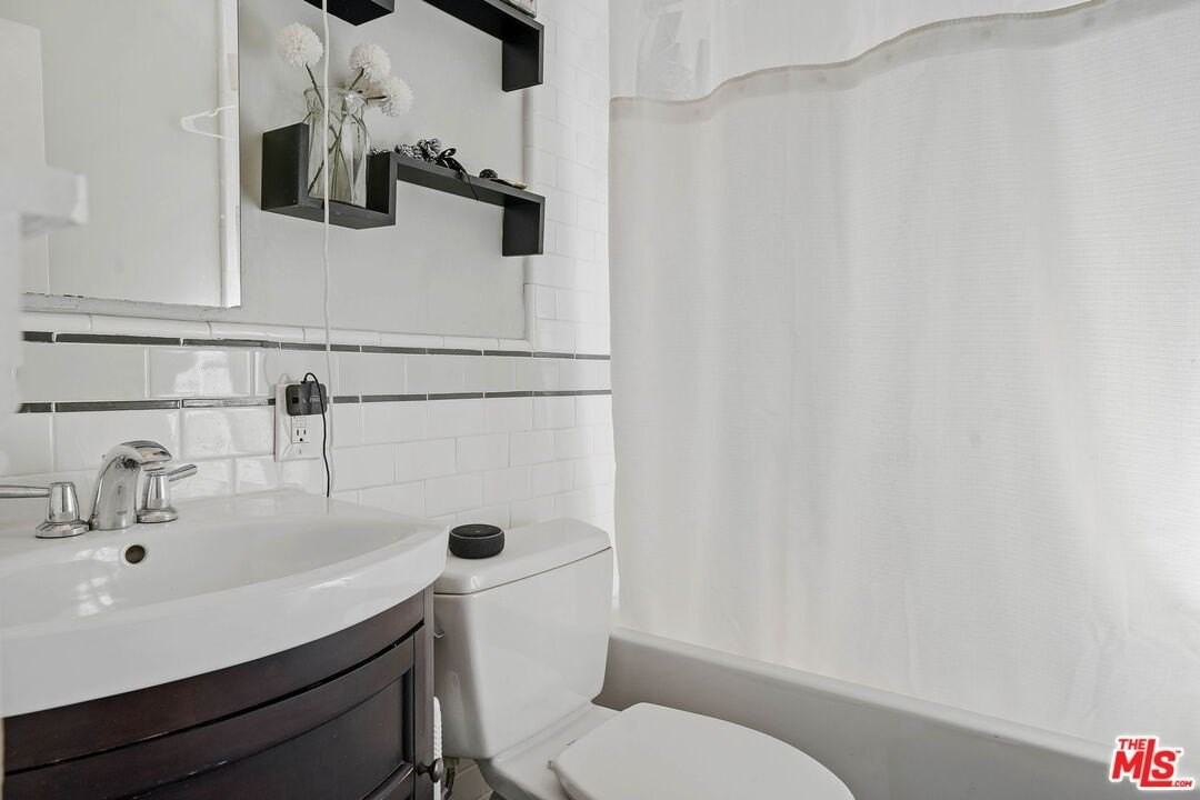 1760 18th St Apt B - Photo 6 of 9