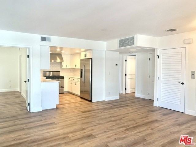 1227 Granville Ave Apt 200 - Photo 4 of 20