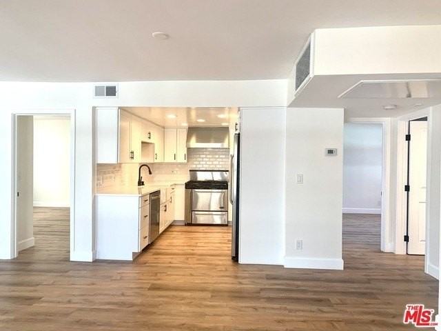 1227 Granville Ave Apt 200 - Photo 5 of 20