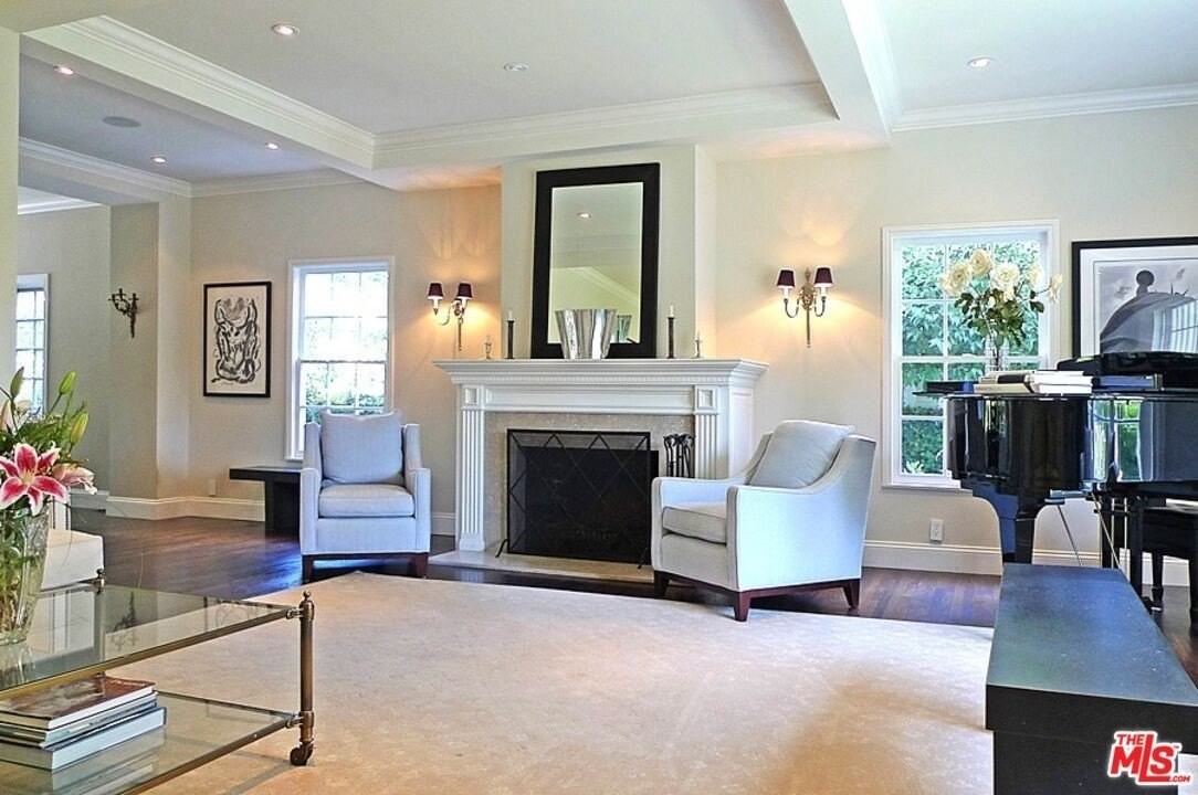 10253 Valley Spring Ln - Photo 2 of 15