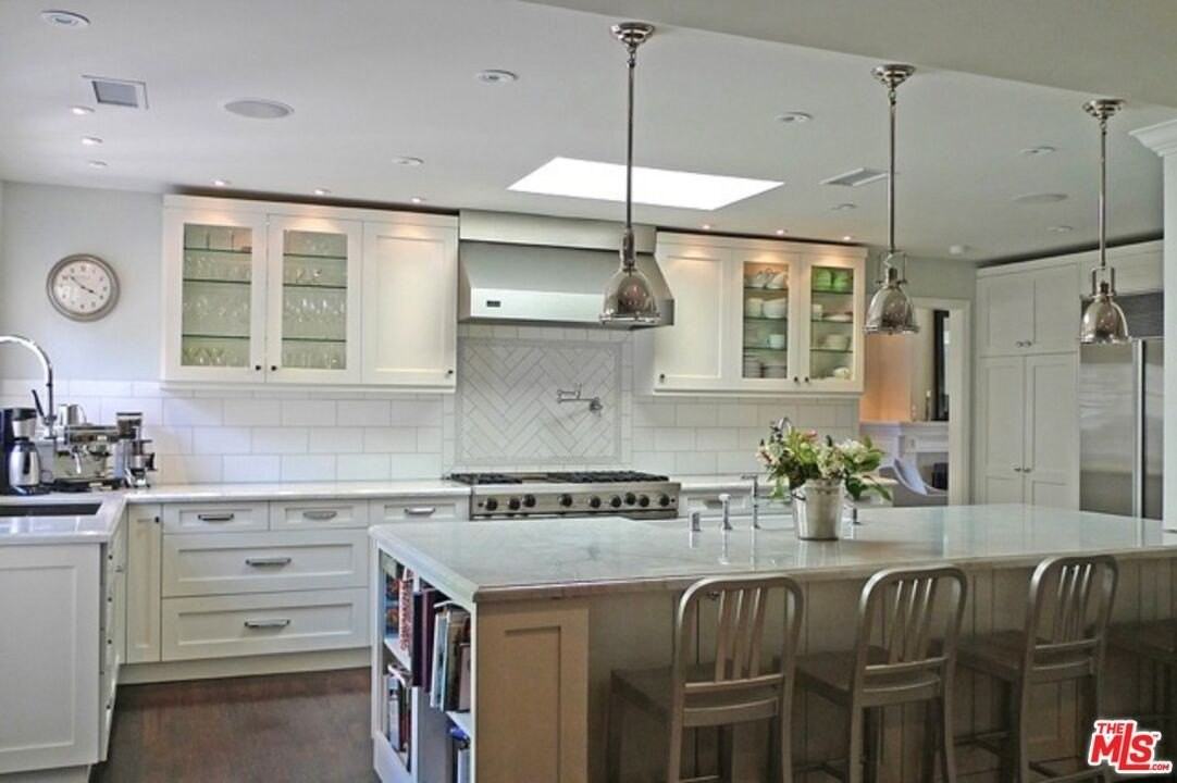 10253 Valley Spring Ln - Photo 7 of 15