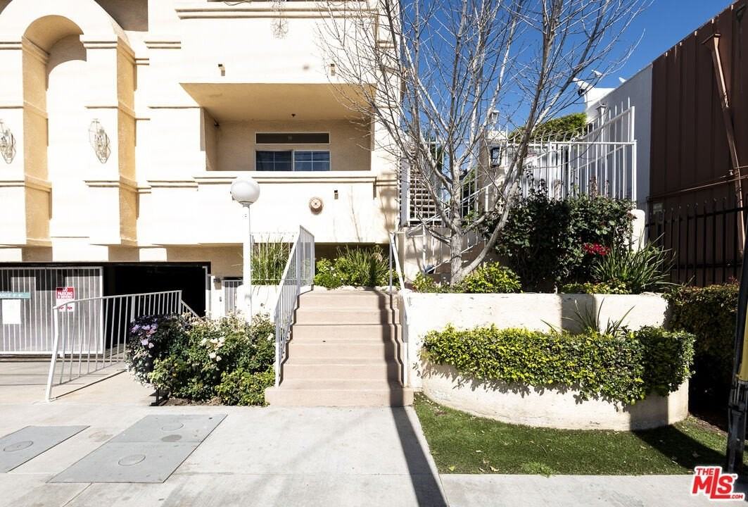 13801 Oxnard St Apt 206 - Photo 2 of 43